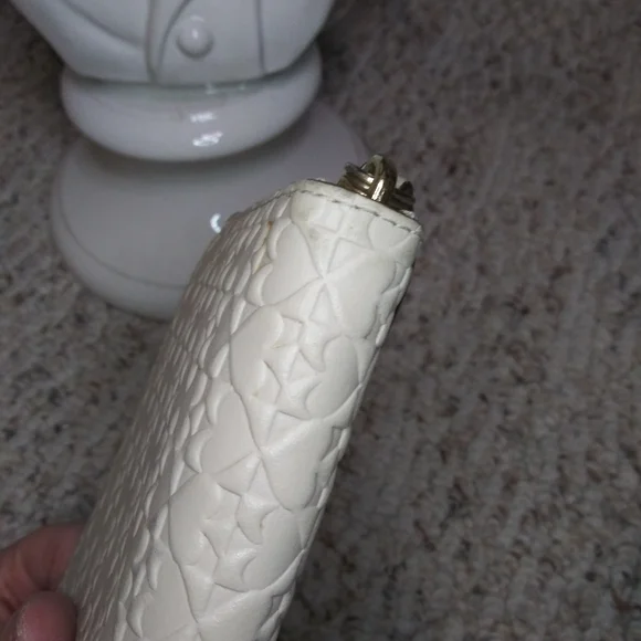 Kate Spade Cream Leather Three Dimensional Spade Patterned Zip Around Wallet - Picture 7 of 13